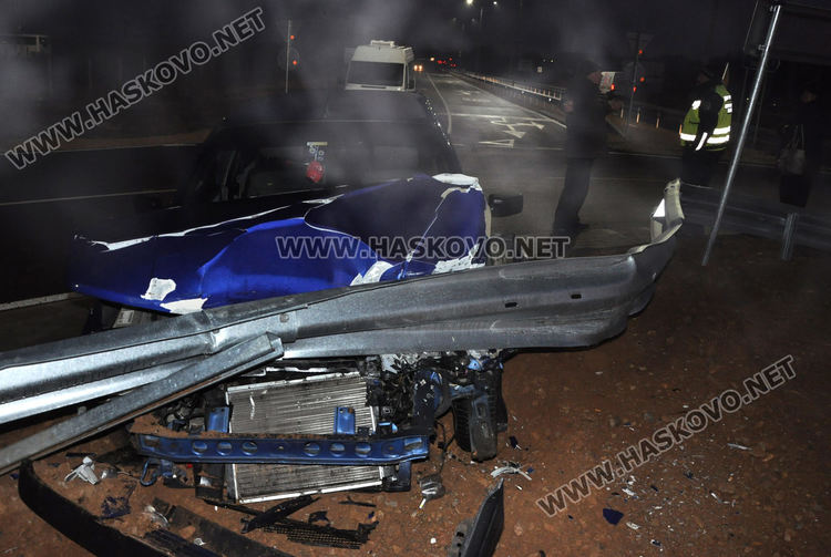 Фиат се разби в кръговото между Хасково и Димитровград