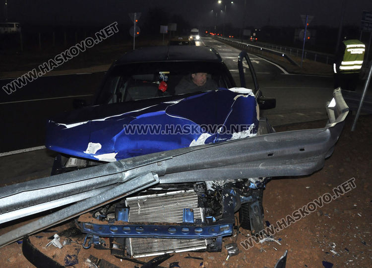 Фиат се разби в кръговото между Хасково и Димитровград