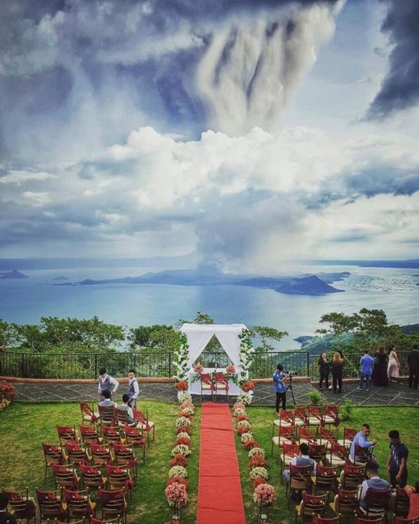 Една буквално вулканична сватба