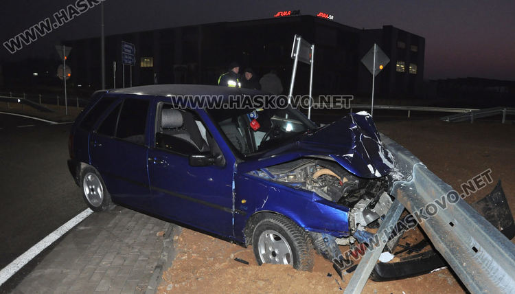 Фиат се разби в кръговото между Хасково и Димитровград