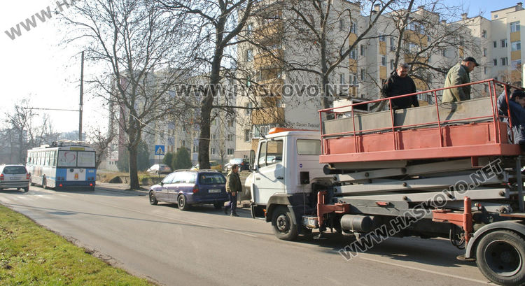 Автобус ще извозва пътниците по линията на тролей заради авария по жицата