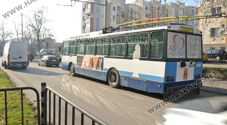 Автобус ще извозва пътниците по линията на тролей заради авария по жицата