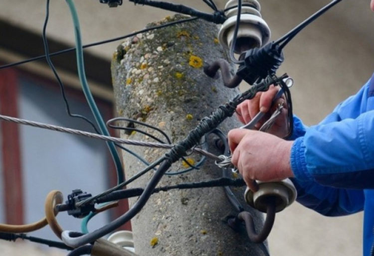 Задържаха в полицейското управление на Ардино пенсионер, крадец на ток