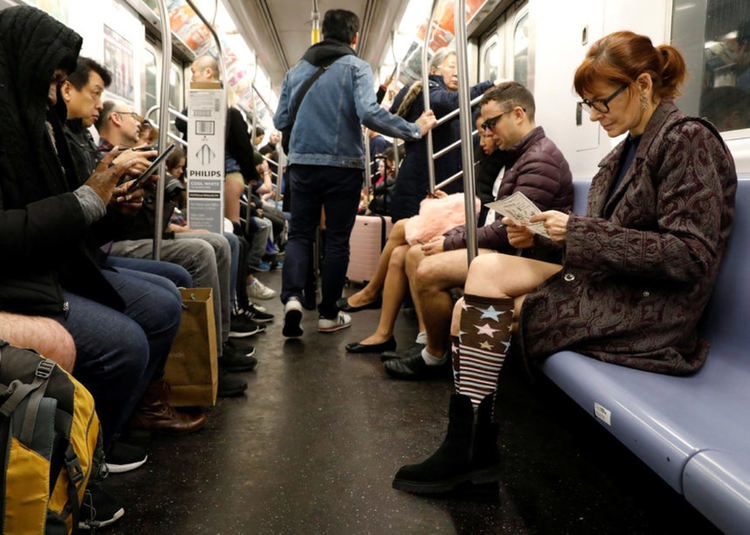 Стотици се разходиха по гащи в метрото в Ню Йорк