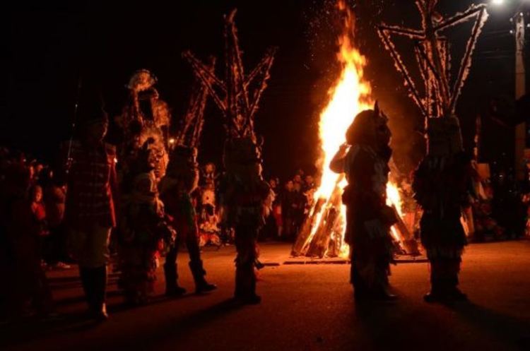 В Пернишко погнаха злото с огън и и тъпани, екипи на ВиК отстраняват тежка авария пак