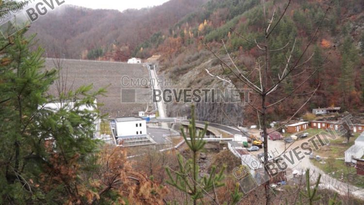 Язовир "Пловдивци" е единственият в областта, който служи за водоснабдяване, беше чакан повече от 20 години от населението на двете общини Мадан и Рудозем, а посторяването му реши водната криза на около 30 хиляди души, снимката е архивен кадър