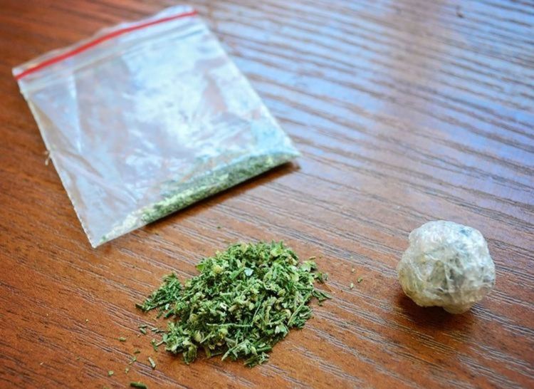 Спипаха 21-годишен младеж с канабис