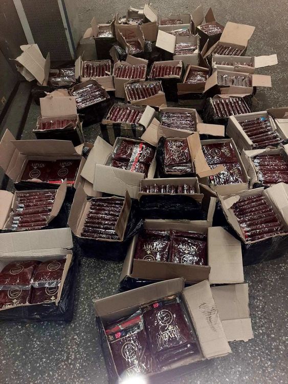 340 кг. контрабнада паста за наргиле спряна на границата с Турция