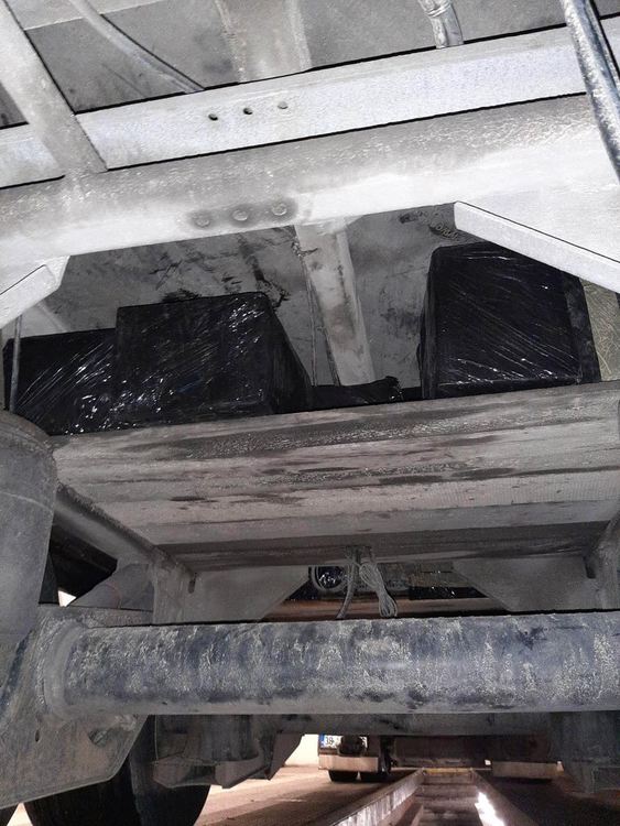 340 кг. контрабнада паста за наргиле спряна на границата с Турция