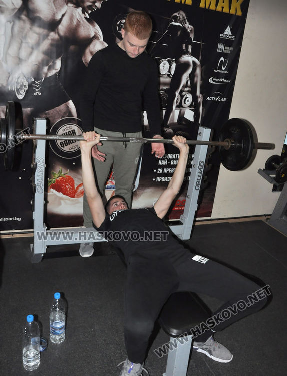 Ученици от общежитията борят заседналия начин на живот с тренировки във фитнеса