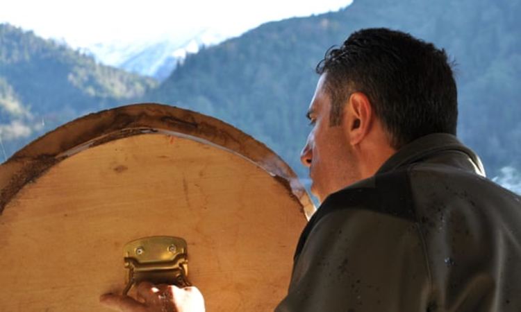 Турски пчелари рискуват живота и крайниците си за производството на "луд мед"