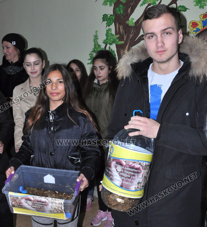 Дарение за 20 хил.лв. в Детското отделение на Хасково от акцията „Жълти стотинки“