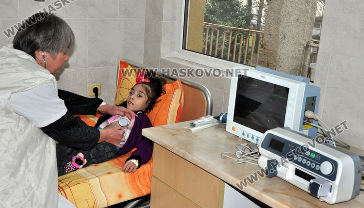 Дарение за 20 хил.лв. в Детското отделение на Хасково от акцията „Жълти стотинки“