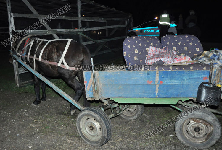 Мъж, дъщеря му и внучката му излетяха от необозначена каруца при катастрофа