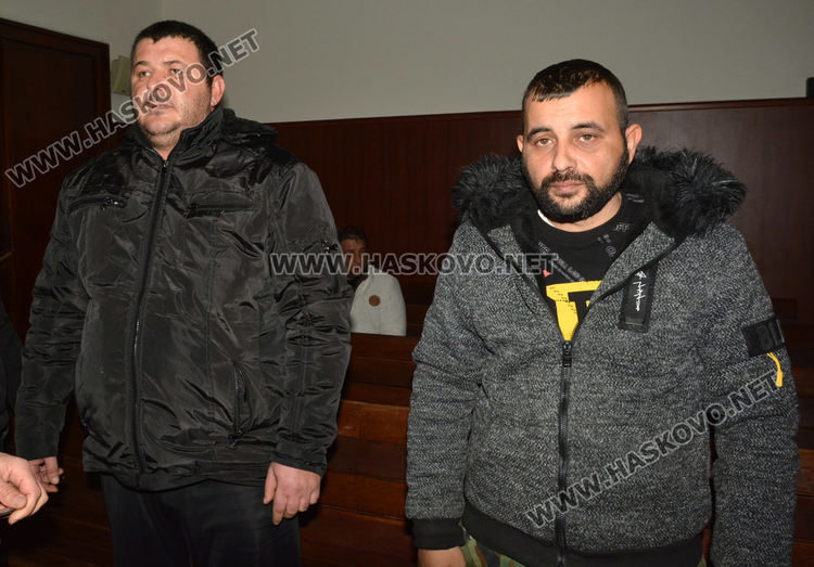 Заловените с марихуана в камиона остават в ареста