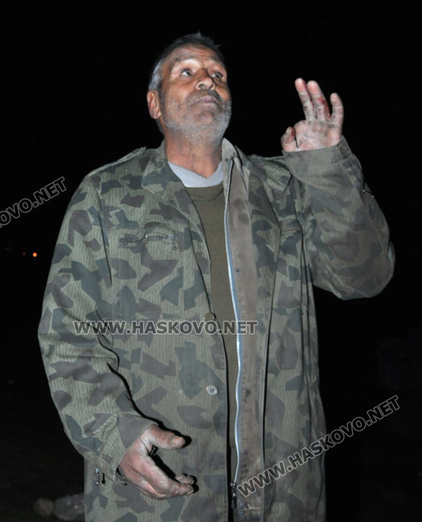 Водачът на каруцата Христо обясни, че осветявал със запалката си 