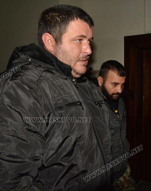 Заловените с марихуана в камиона остават в ареста