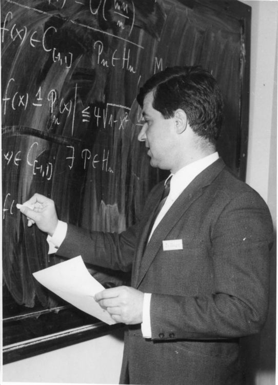 Почина акад. Благовест Сендов