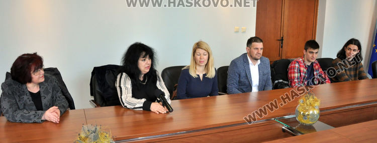  Медалистите от Жаутиковската олимпиада показаха отличията си в кметството на Хасково