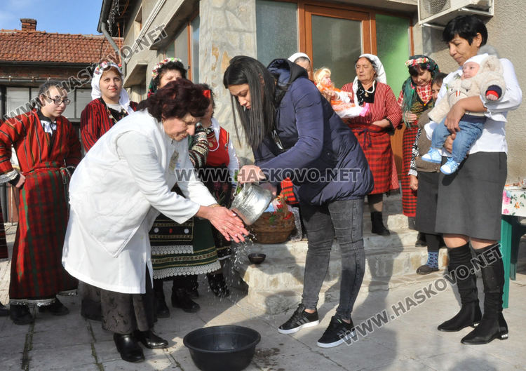 По стара традиция отбелязаха Бабинден в Узунджово 