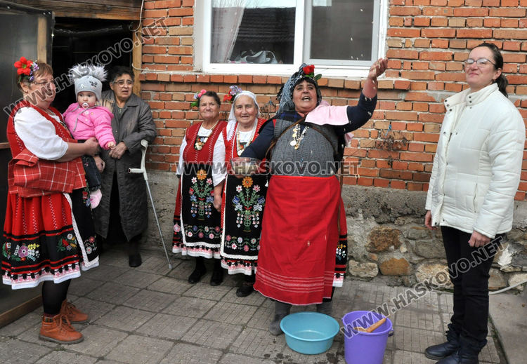По стара традиция отбелязаха Бабинден в Узунджово 