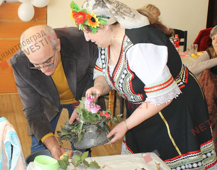 По стар стил отпразнуваха Бабинден в Ябълково - 7 новородени за последната година