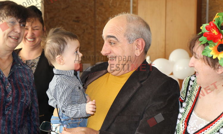 По стар стил отпразнуваха Бабинден в Ябълково - 7 новородени за последната година