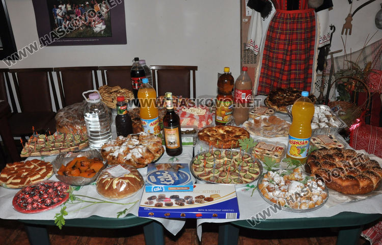 Тракийци отбелязаха Бабинден с възстановка на обичай, веселие и кулинарна изложба