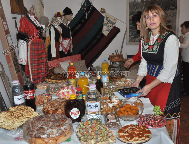 Тракийци отбелязаха Бабинден с възстановка на обичай, веселие и кулинарна изложба