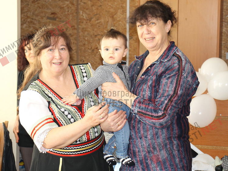 По стар стил отпразнуваха Бабинден в Ябълково - 7 новородени за последната година