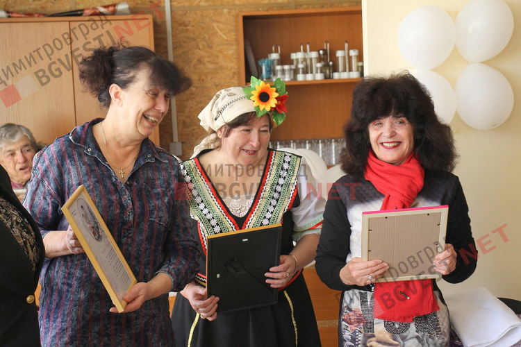 По стар стил отпразнуваха Бабинден в Ябълково - 7 новородени за последната година