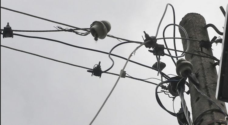 Разследват 59-годишен първомаец за кражба на ток