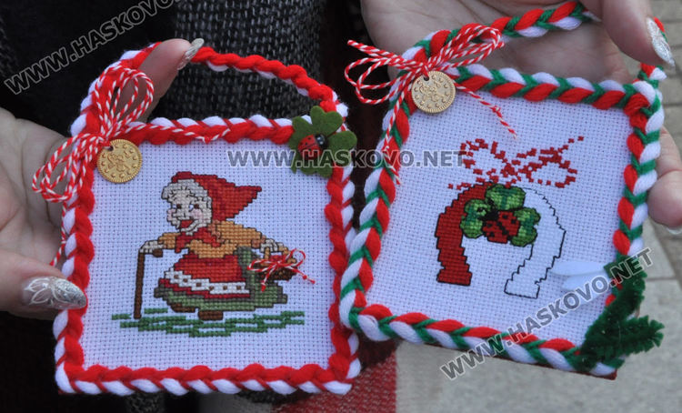 Първите мартенички вече се предлагат в Хасково