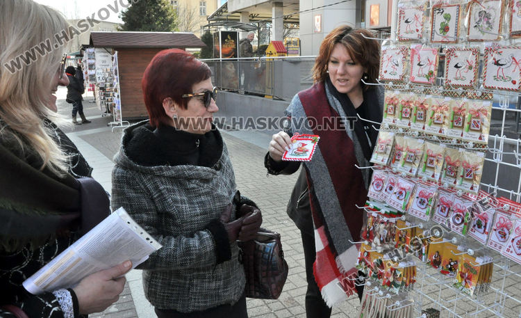 Първите мартенички вече се предлагат в Хасково