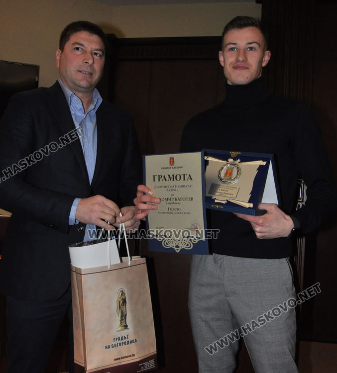 Тихомир Баротев (вдясно)