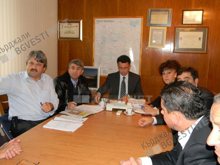 Взема се решение за бойкот на Таушанова