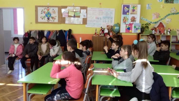 Златаровчета зарадваха децата от ЦНСТ