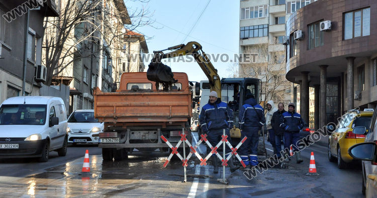 Част от центъра без вода заради авария, затруднено е движението по "Съединение"