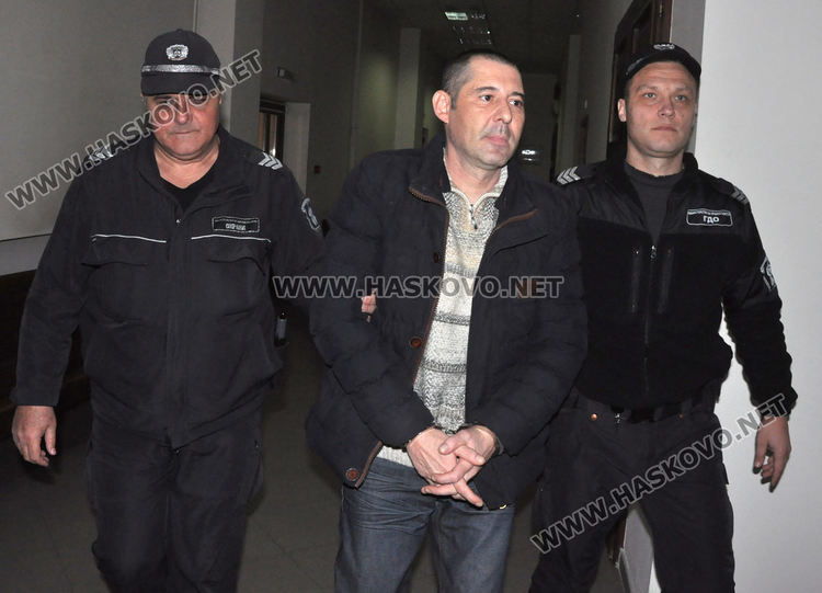 Постоянен арест за задържания с марихуана за 44 800 лева, скрита в Ауди