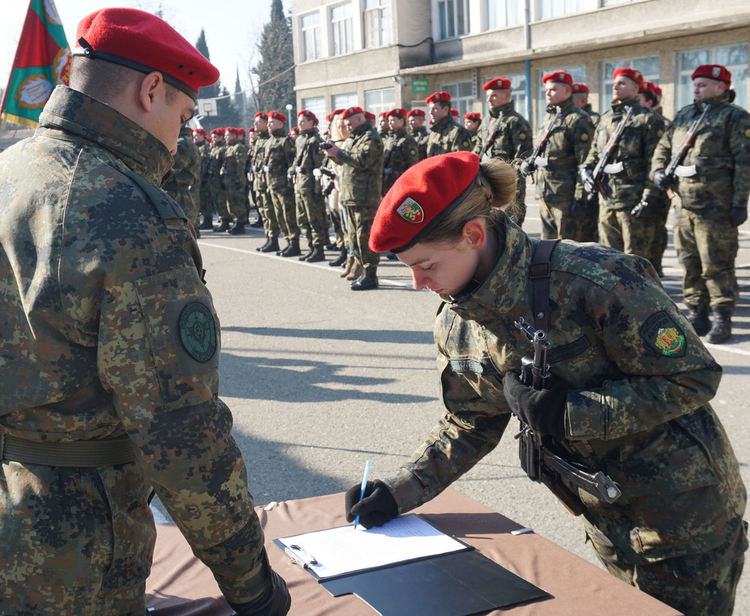 Четири дами от Хасковското поделение са вече официално в редиците на Българската армия