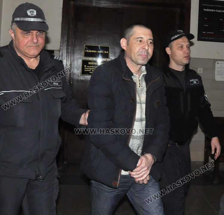 Постоянен арест за задържания с марихуана за 44 800 лева, скрита в Ауди