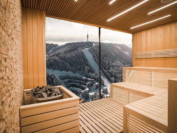 Пампорово: удоволствието да се спускаш по отлични писти в топла зима