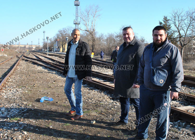 Огромен пожар в автоморга до жп гарата обгази Хасково