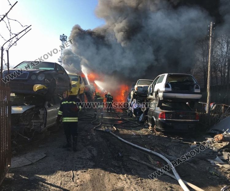Огромен пожар в автоморга до жп гарата обгази Хасково