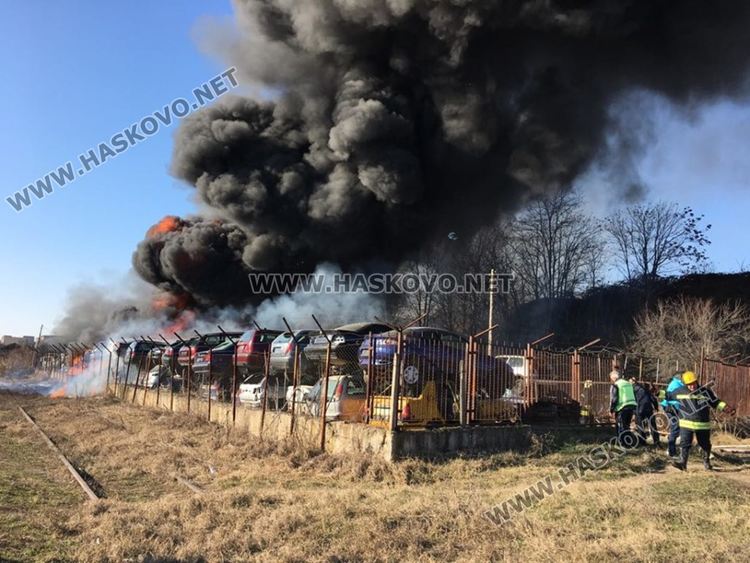 Огромен пожар в автоморга до жп гарата обгази Хасково