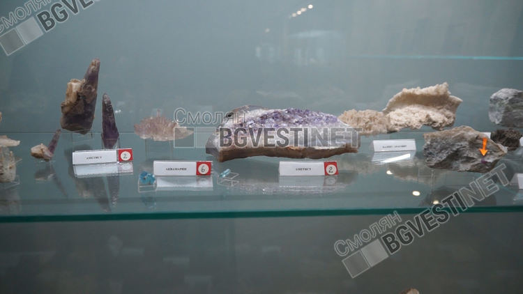 Скъпоценен минерал открит в... зида на Агушевите конаци