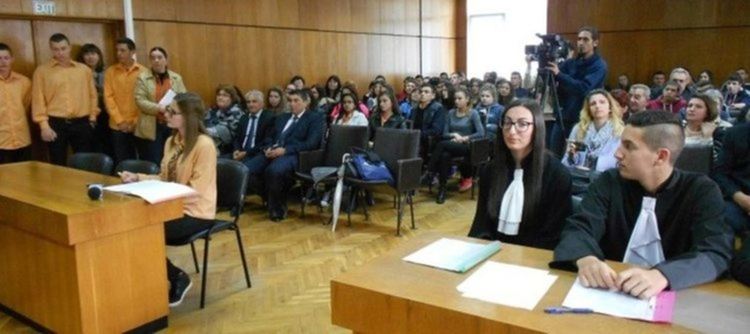 Съдии преподават в училище в Смолян часовете по етика и право 