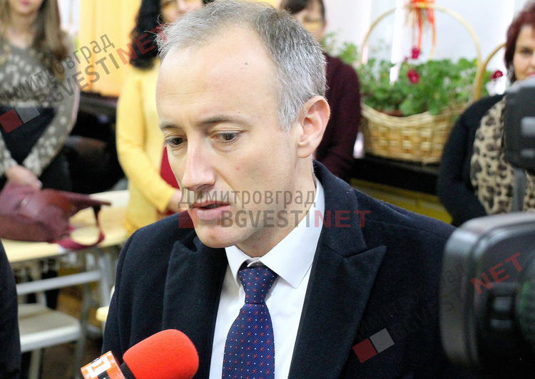 Министър Вълчев посети Димитровград - повечето учебен материал доведе до по-лоши резултати