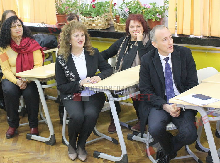 Министър Вълчев посети Димитровград - повечето учебен материал доведе до по-лоши резултати