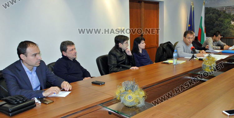 Деян Янев (втори от ляво надясно)